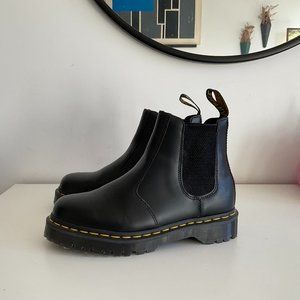 NWOT Dr Marten’s Bex Smooth Leather Chelsea boots